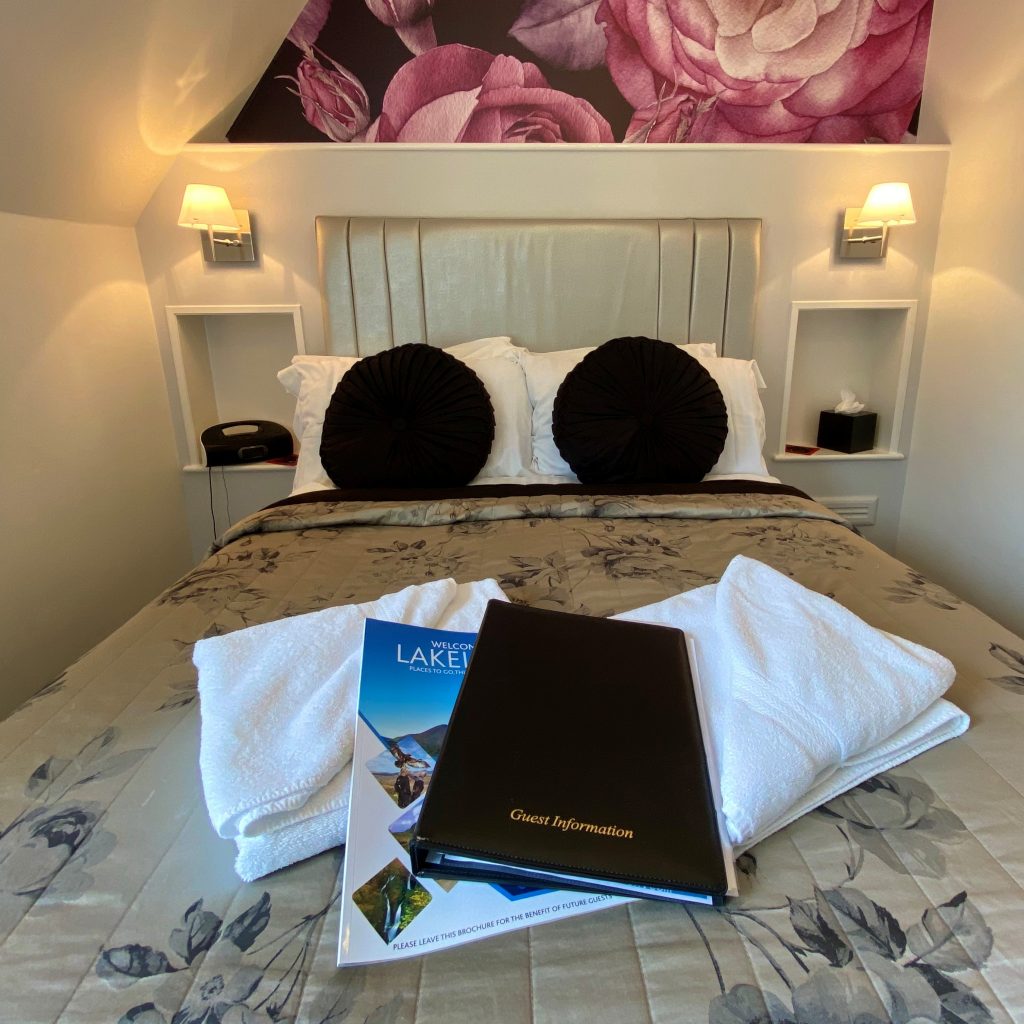 English Rose, standard double room with en suite bathroom